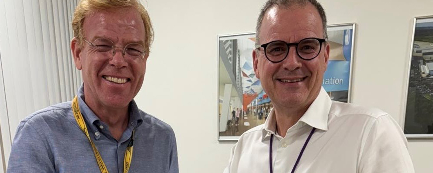 Joost Meijs hands over chairmanship of the Dutch Caribbean Cooperation of Airports to Jonny Andersen